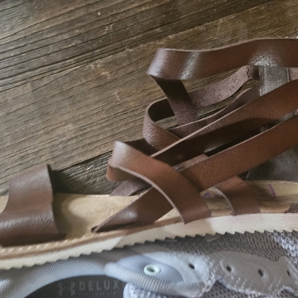 COPY - $8- BLOWFISH size 8 ladies LAST PAIR - Picture 3 of 3